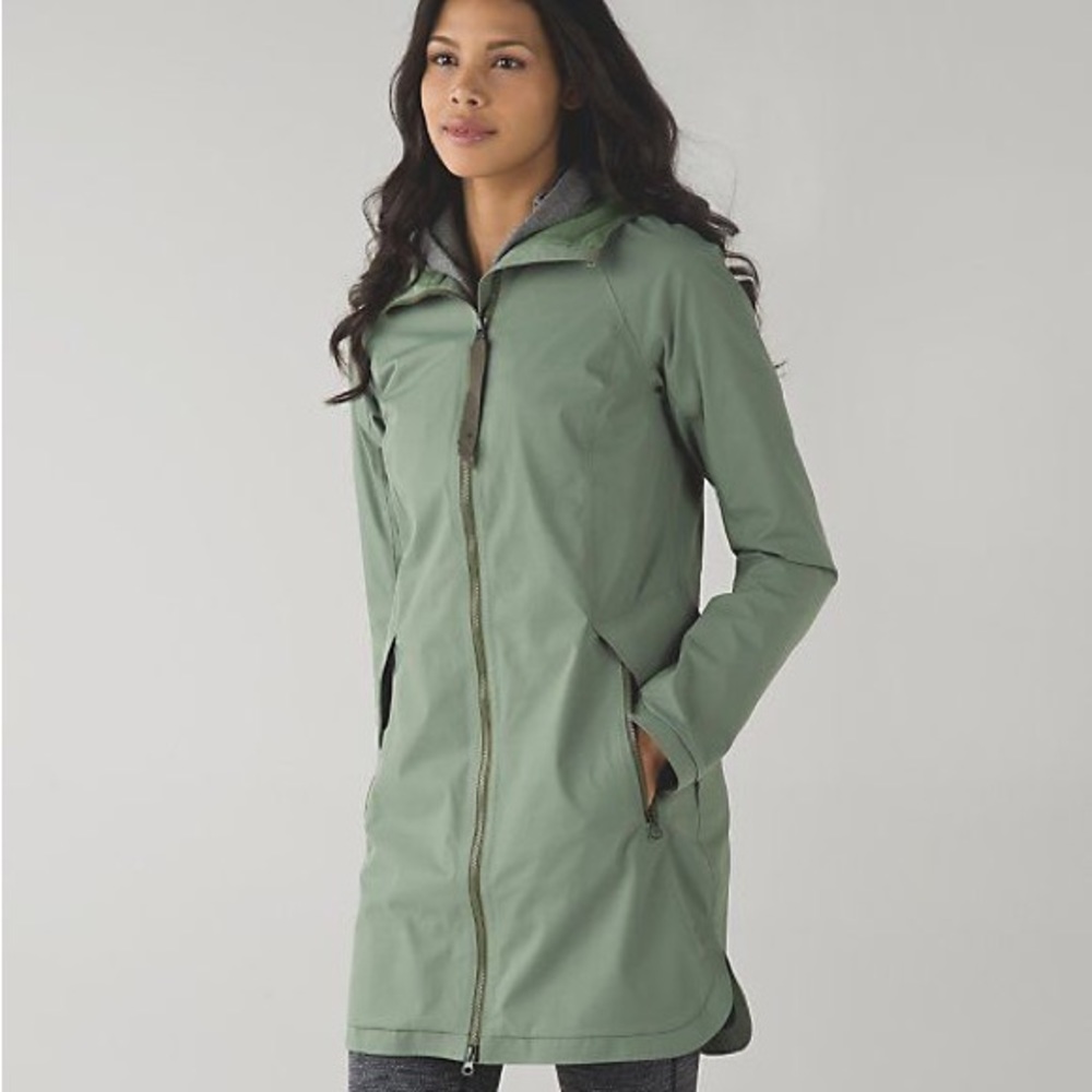 lululemon athletica rain jacket sage green size 2 xs excellent condition